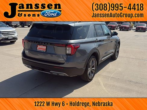 Used 2025 Ford Explorer Active w/ Active Comfort Package image 5