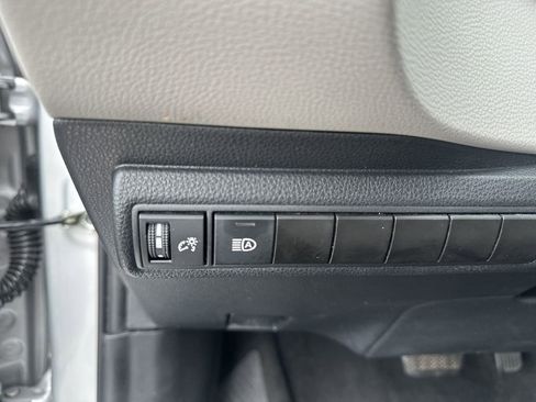 Used 2022 Toyota Corolla LE image 19