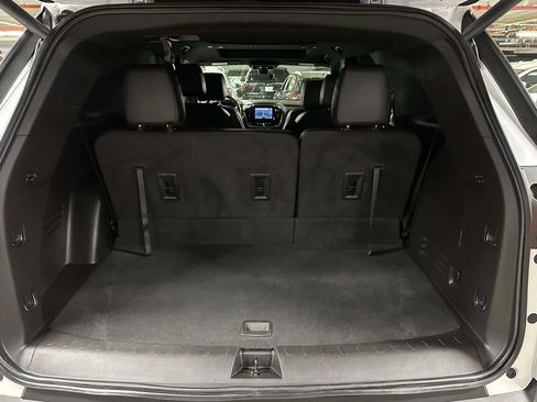 Used 2023 Chevrolet Traverse RS AWD/4WD image 11