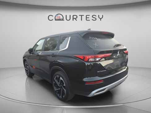 Used 2024 Mitsubishi Outlander SE FWD image 7