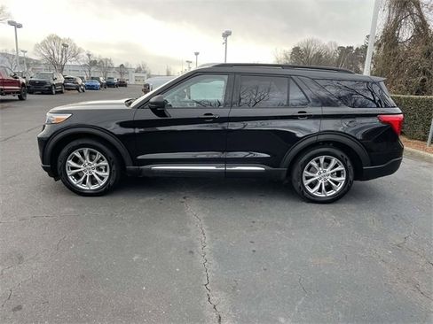 Used 2020 Ford Explorer XLT w/ Equipment Group 202A image 31
