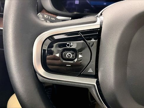 Used 2024 Volvo XC60 B5 Plus w/ Protection Package Premier image 24