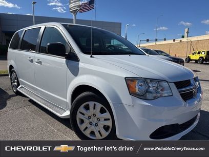 Used 2018 Dodge Grand Caravan SE w/ UConnect Hands-Free Group
