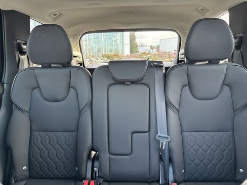 Certified 2025 Volvo XC90 B6 Plus image 27
