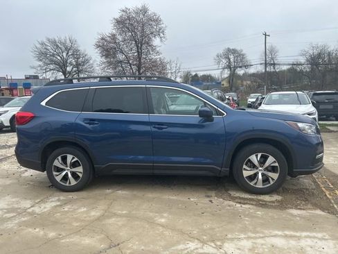 Used 2022 Subaru Ascent Premium w/ Convenience Package image 2
