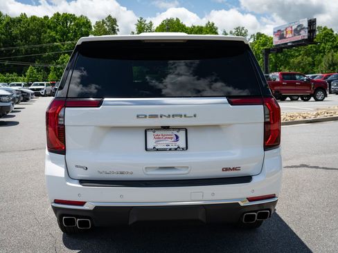 Used 2025 GMC Yukon XL Denali AWD/4WD image 8