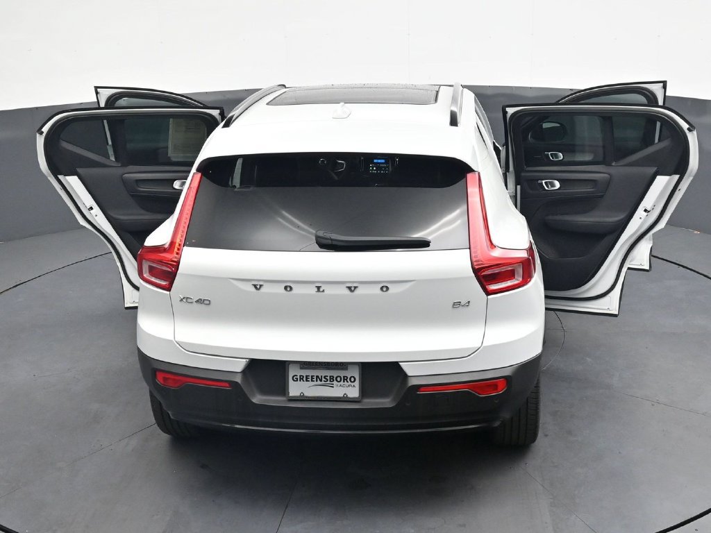 Used 2023 Volvo XC40 B4 Ultimate FWD image 42