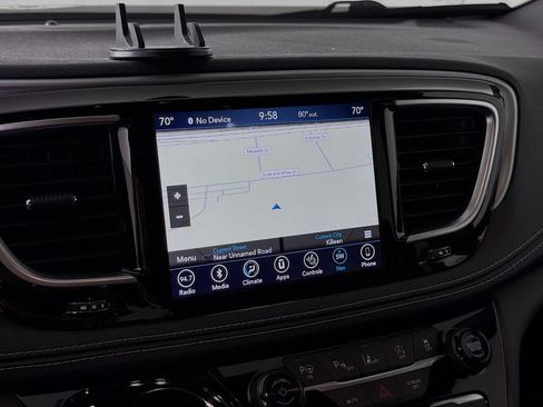 Used 2019 Chrysler Pacifica Limited w/ Advanced Safetytec Group FWD image 14