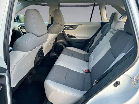 Used 2021 Toyota RAV4 XLE w/ Convenience Package FWD image 30