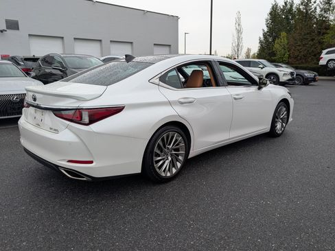 Used 2022 Lexus ES 350 Luxury w/ Accessory Package image 3