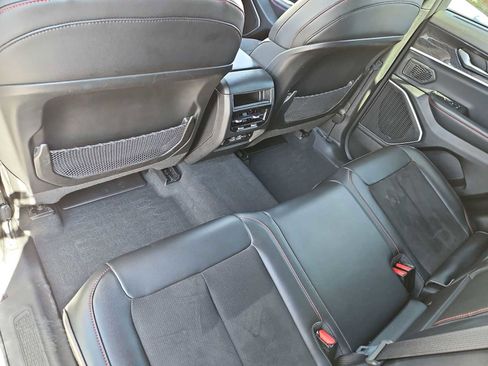 Used 2022 Jeep Grand Cherokee Trailhawk w/ Luxury Tech Group III image 19