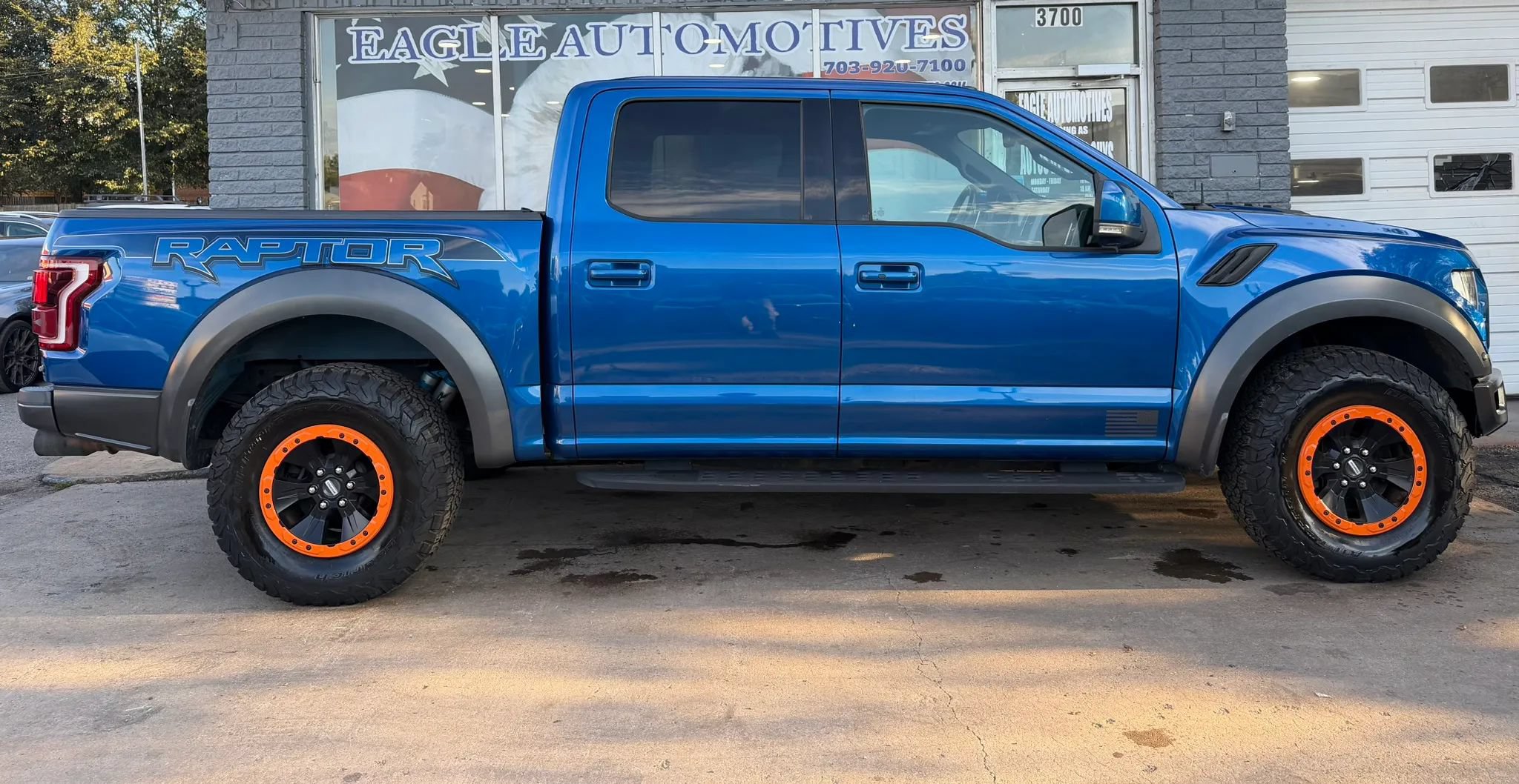 Used 2018 Ford F150 Raptor w/ Equipment Group 802A Luxury AWD/4WD image 2