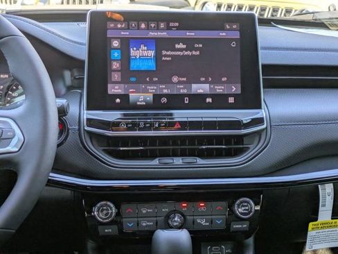 New 2026 Jeep Compass Latitude w/ Sun and Sound Group AWD/4WD image 16