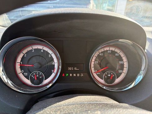 Used 2018 Dodge Grand Caravan SE w/ UConnect Hands-Free Group image 9