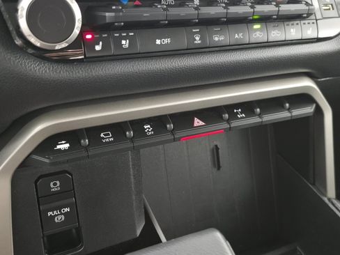 Used 2022 Toyota Tundra Limited w/ TRD Off-Road Package AWD/4WD image 33