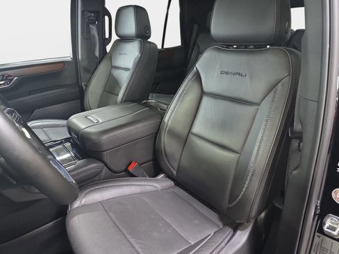 Used 2025 GMC Yukon Denali AWD/4WD image 15