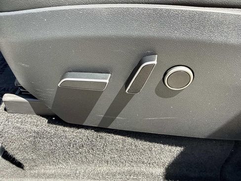 Used 2023 Tesla Model Y Long Range AWD/4WD image 23