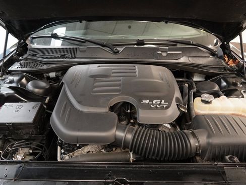 Used 2019 Dodge Challenger SXT w/ Driver Convenience Group image 15