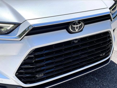 Used 2024 Toyota Grand Highlander FWD image 32