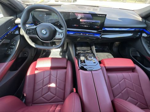 Used 2025 BMW i5 xDrive40 w/ Premium Package image 24