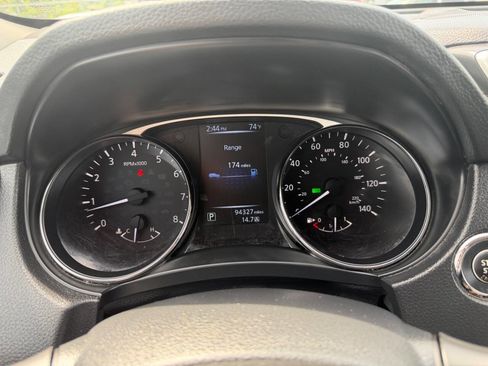 Used 2016 Nissan Rogue SL AWD/4WD image 19