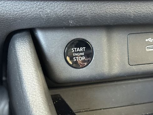 Used 2025 Nissan Rogue SV AWD/4WD image 25