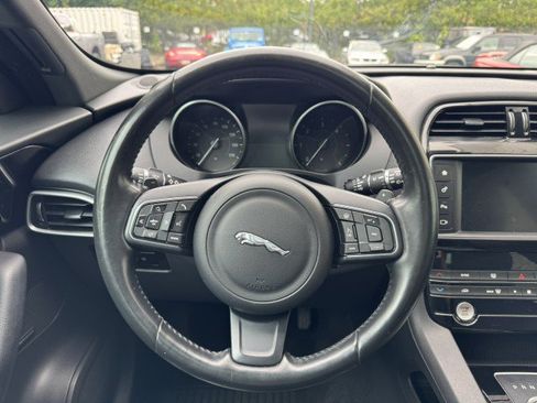 Used 2017 Jaguar F-PACE Prestige AWD/4WD image 16