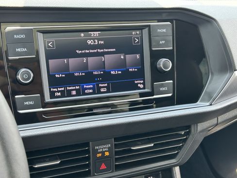 Used 2024 Volkswagen Jetta SE FWD image 21