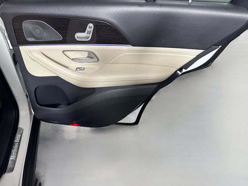 Used 2020 Mercedes-Benz GLE 350 w/ 3rd Row Seat Package image 28
