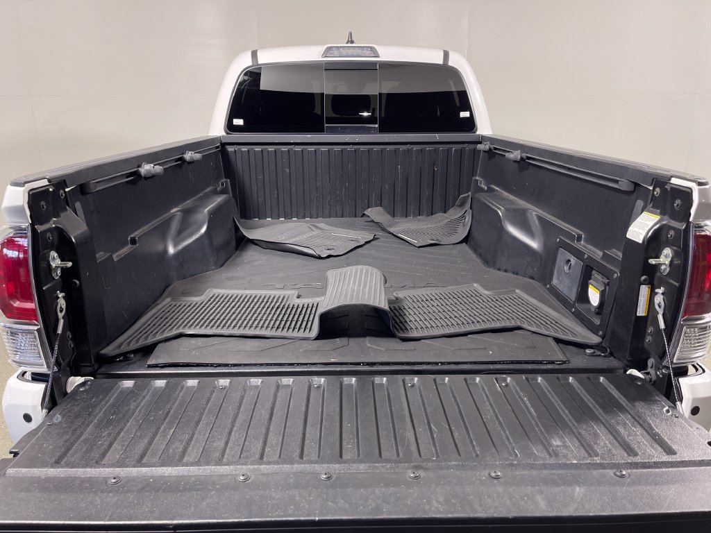 Used 2020 Toyota Tacoma TRD Sport w/ TRD Premium Sport Package AWD/4WD image 10