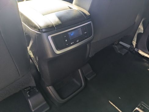 Used 2019 Toyota Highlander LE image 27