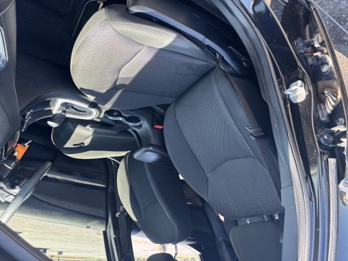 Used 2012 Dodge Avenger SE FWD image 22