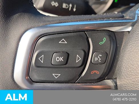 Used 2025 Jeep Wrangler Unlimited Sahara AWD/4WD image 25