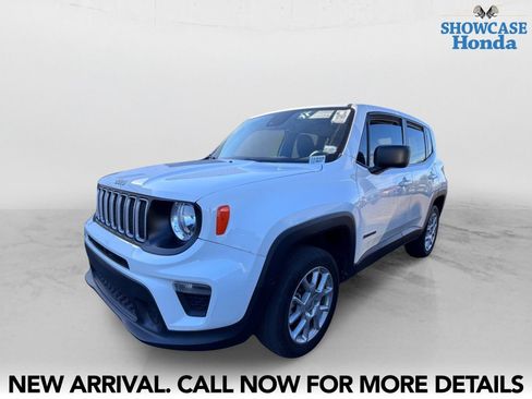 Used 2023 Jeep Renegade Latitude AWD/4WD image 2