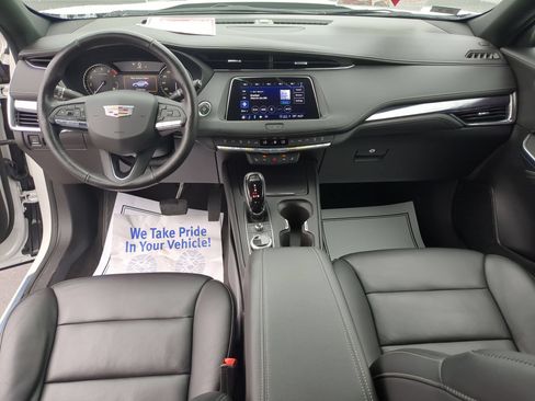Certified 2022 Cadillac XT4 Luxury w/ Cold Weather Package AWD/4WD image 18