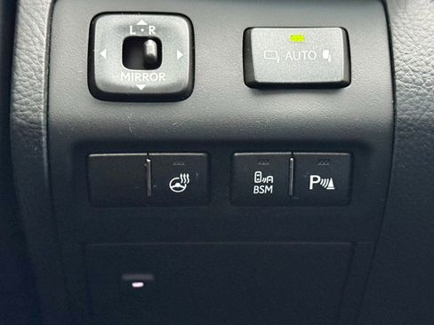 Used 2013 Lexus LS 460 4dr Sdn AWD image 23