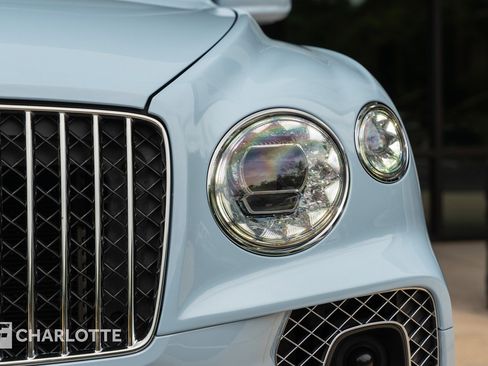 Used 2023 Bentley Bentayga Extended Wheelbase image 6