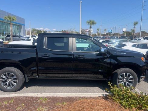 Used 2023 Chevrolet Silverado 1500 LT image 1
