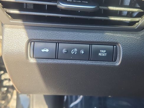 Used 2024 Nissan Altima 2.5 SV FWD image 24