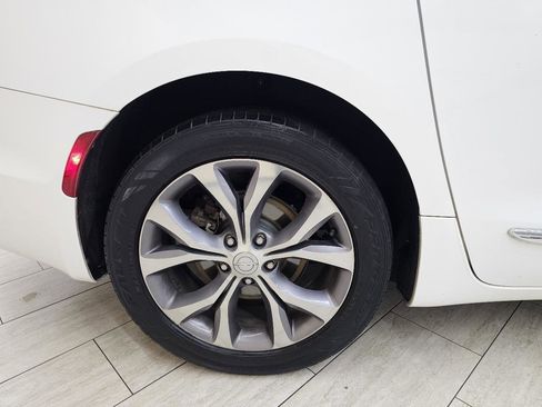 Used 2019 Chrysler Pacifica Limited w/ Tire & Wheel Group FWD image 43