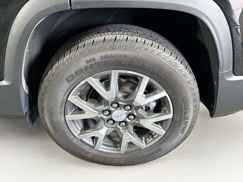 Used 2023 GMC Acadia SLE image 11