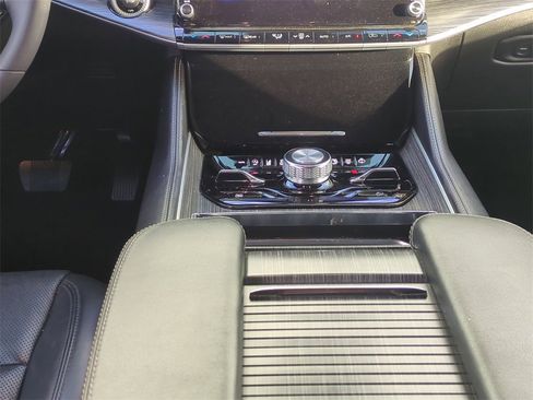 Used 2023 Jeep Wagoneer L Series III w/ Premium Group I image 21