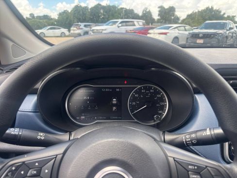 Used 2025 Nissan Versa SV FWD image 39