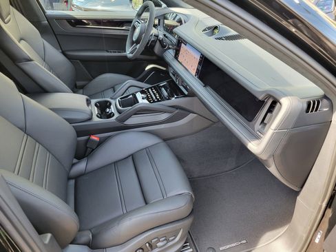 New 2026 Porsche Cayenne GTS AWD/4WD image 28