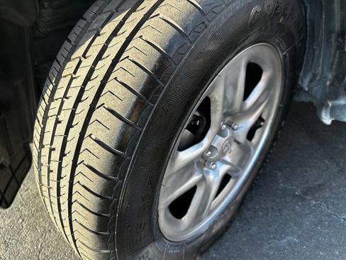 Used 2011 Toyota RAV4 2WD image 19