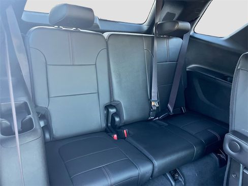 Used 2023 Chevrolet Traverse RS image 27