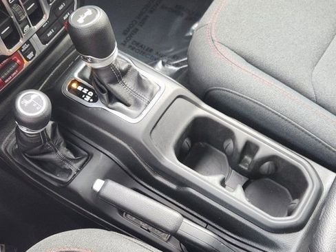 Used 2025 Jeep Wrangler Unlimited Rubicon image 22