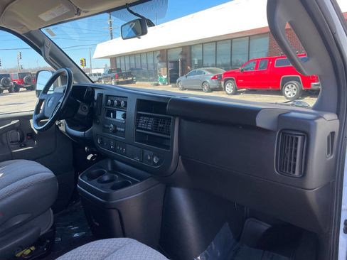Used 2023 GMC Savana 3500 LS w/ Chrome Appearance Package image 33