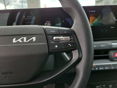Used 2025 Kia K4 FWD image 20