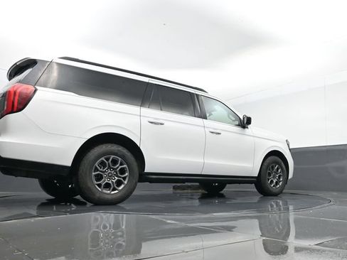 Used 2025 Ford Expedition Max Active AWD/4WD image 25